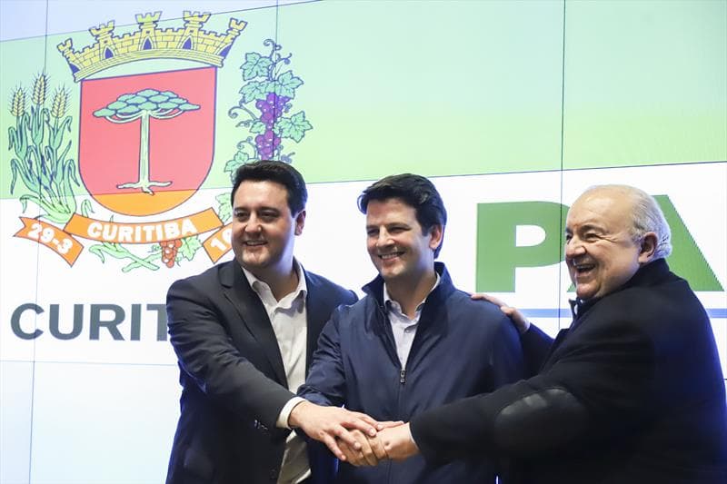 Pimentel mantém aprovação alta e chega à eleição estadual com força política em Curitiba