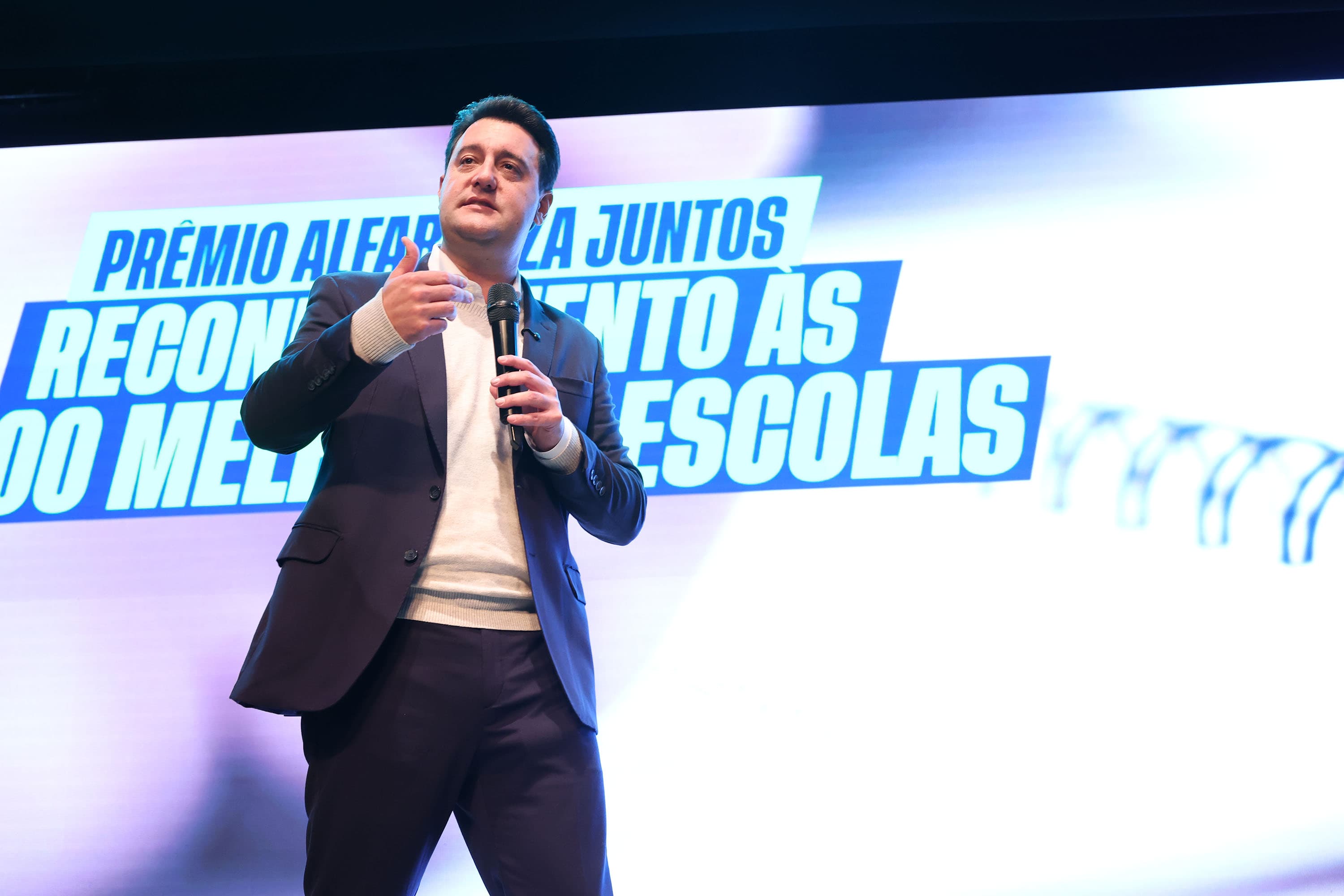 O xadrez de Ratinho Junior: enquanto adversários contam perdas, ele amplia o tabuleiro e fortalece Sandro Alex