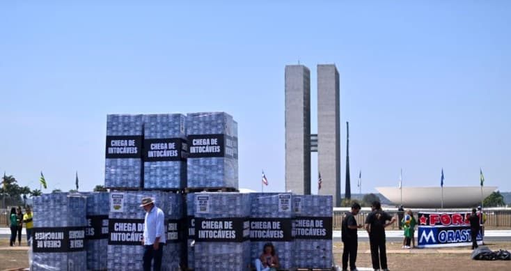 Dinheiro nas ruas, crise no Supremo: protesto contra Moraes coincide com racha no STF